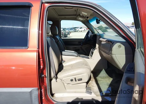2003 Chevrolet Avalanche 1500 из США, поврежденный, VIN 3GNEK13T83G107963